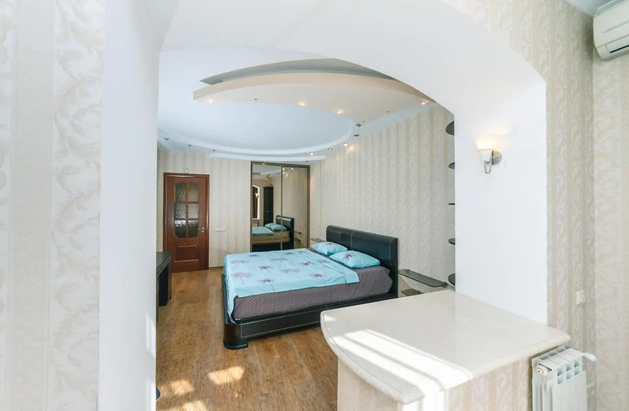 Househome Kyiv 0*,